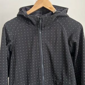 Lululemon Rain Jacket. GUC. Size 8